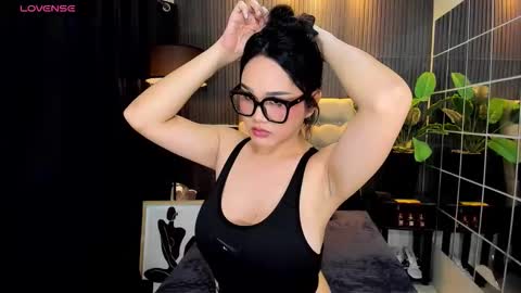 Tyra Colins online show from 09-28-25, 06:02