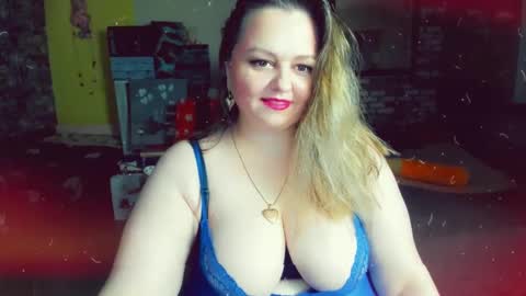 Snapshot of delinnia chatting on 02-07-25, 04:27 Margo online show from 02-07-25, 04:27