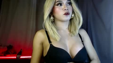 Snapshot of deliouscum chatting on 03-09-25, 11:25 Margie online show from 03-09-25, 11:25