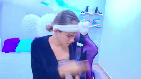 Snapshot of demi_leed chatting on 01-13-26, 11:48 DEMI online show from 01-13-26, 11:48