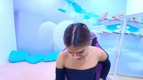 Snapshot of demi_leed chatting on 02-18-26, 12:12 DEMI online show from 02-18-26, 12:12