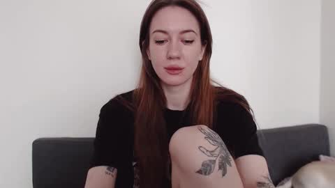 Snapshot of demiamour chatting on 09-19-25, 08:38 Demi. not your babybabebb and other shit online show from 09-19-25, 08:38