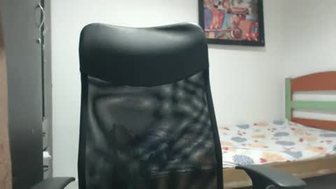 Snapshot of demol_latin chatting on 12-17-24, 04:34 MASTER DAV online show from 12-17-24, 04:34