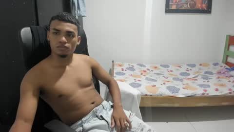 Snapshot of demol_latin chatting on 12-19-24, 12:01 MASTER DAV online show from 12-19-24, 12:01