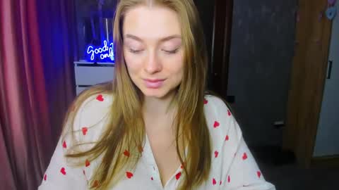 Sophie online show from 09-18-25, 04:25