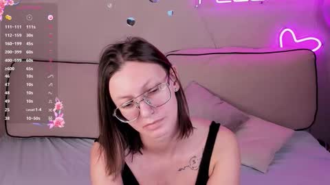 Elina online show from 10-22-25, 03:40