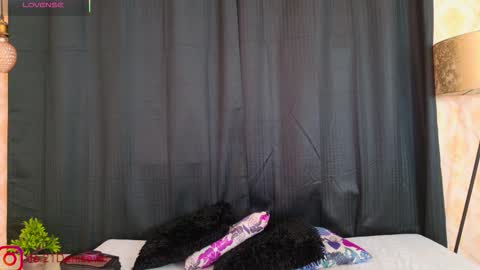 Snapshot of denise_wolfe chatting on 10-20-25, 12:16 Denisse online show from 10-20-25, 12:16