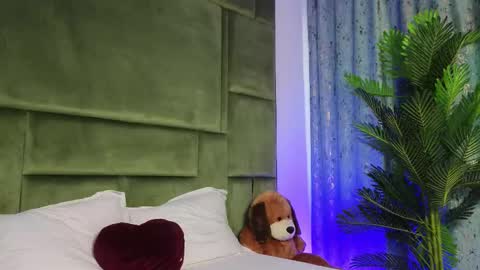 Snapshot of deniseblu chatting on 09-21-25, 04:36 deniseblu online show from 09-21-25, 04:36