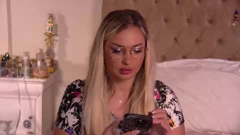 Ela online show from 11-10-25, 09:47