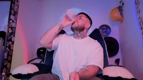 Snapshot of denjig chatting on 09-12-25, 04:45 Oliver online show from 09-12-25, 04:45