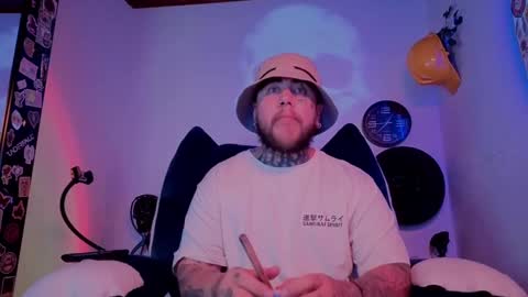 Snapshot of denjig chatting on 09-16-25, 02:56 Oliver online show from 09-16-25, 02:56