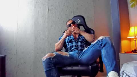 Snapshot of dennis_cox_ chatting on 02-09-25, 04:18 dennis_cox_ online show from 02-09-25, 04:18