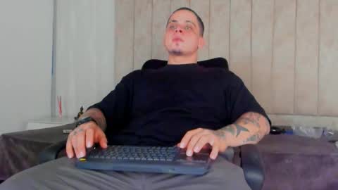 Snapshot of dennis_munera chatting on 01-04-25, 08:16 dennis munera online show from 01-04-25, 08:16