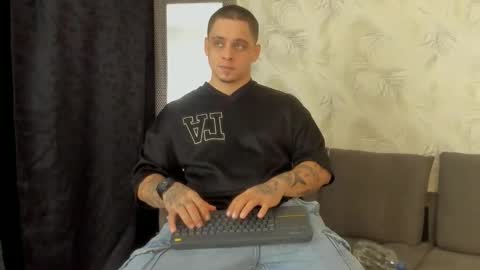 Snapshot of dennis_munera chatting on 01-12-25, 12:23 dennis munera online show from 01-12-25, 12:23