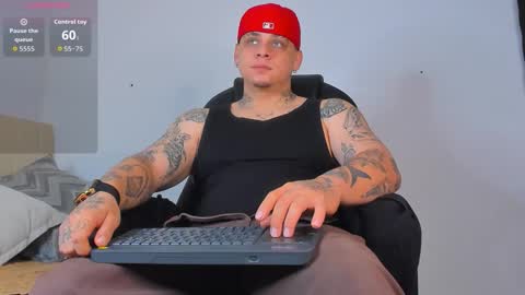 Snapshot of dennis_munera chatting on 10-01-25, 11:05 dennis munera online show from 10-01-25, 11:05