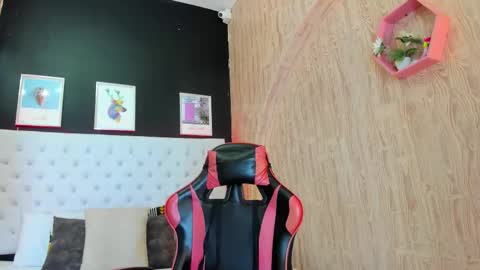 Snapshot of dennyzeans chatting on 12-05-25, 11:30 dennyzeans online show from 12-05-25, 11:30