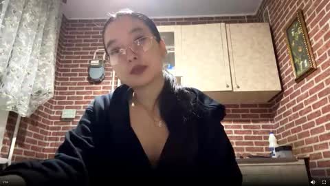 Snapshot of denysebernacchi chatting on 10-01-25, 01:39 Emma online show from 10-01-25, 01:39