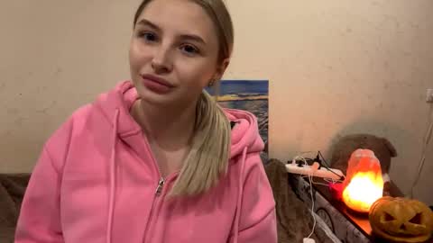 Vi  Victoria online show from 10-30-25, 03:46