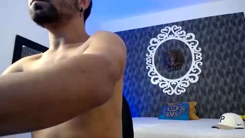 Dereck  online show from 11-06-25, 08:43