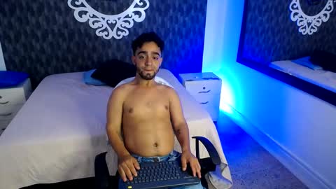 Dereck  online show from 11-08-25, 07:56