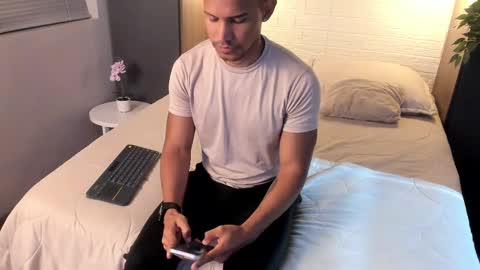 Snapshot of dereck_myers chatting on 12-16-24, 02:15 Dereck Myers online show from 12-16-24, 02:15