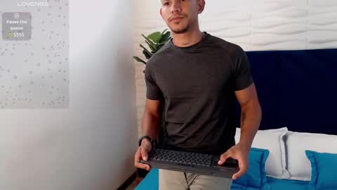 Snapshot of dereck_myers chatting on 12-30-24, 03:03 Dereck Myers online show from 12-30-24, 03:03