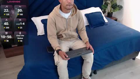 Snapshot of dereck_myers chatting on 01-08-25, 03:19 Dereck Myers online show from 01-08-25, 03:19