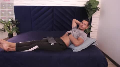 Snapshot of dereck_myers chatting on 01-13-25, 06:27 Dereck Myers online show from 01-13-25, 06:27