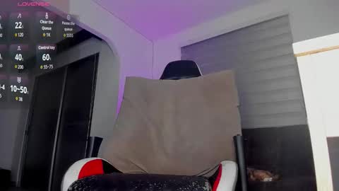 Snapshot of dereckhardd chatting on 09-23-25, 04:48 dereckhardd online show from 09-23-25, 04:48