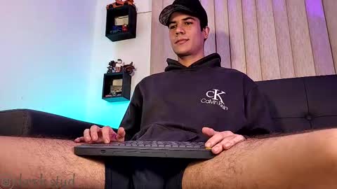 Snapshot of derek_stud_ chatting on 10-11-25, 04:33 Derek independent model online show from 10-11-25, 04:33