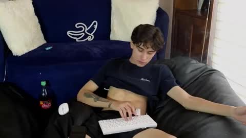 Derek online show from 11-22-25, 08:08