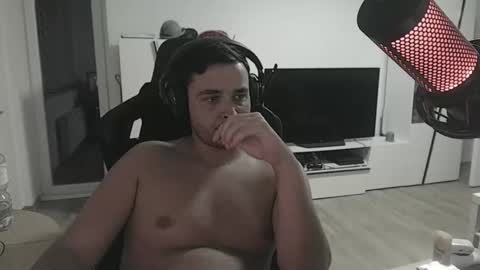 Snapshot of dershark chatting on 10-25-25, 11:43 dershark online show from 10-25-25, 11:43