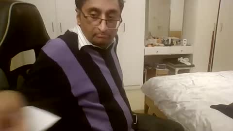 desiboi9 online show from 10-25-25, 12:18