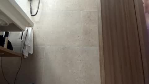 Snapshot of designerskier chatting on 01-02-25, 10:58 designerskier online show from 01-02-25, 10:58