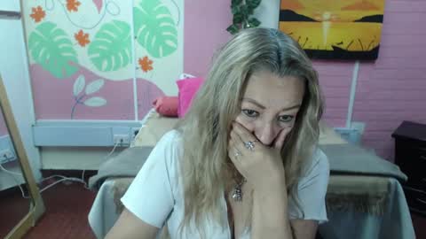 Snapshot of desire_latin chatting on 02-06-25, 09:06 VALERIA online show from 02-06-25, 09:06