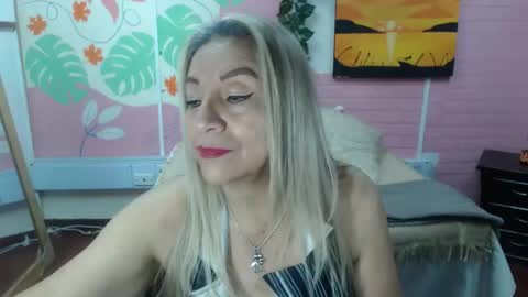 Snapshot of desire_latin chatting on 09-08-25, 05:01 VALERIA online show from 09-08-25, 05:01