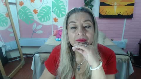Snapshot of desire_latin chatting on 09-10-25, 04:18 VALERIA online show from 09-10-25, 04:18