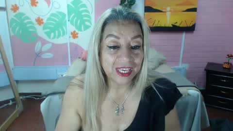 Snapshot of desire_latin chatting on 09-15-25, 04:18 VALERIA online show from 09-15-25, 04:18
