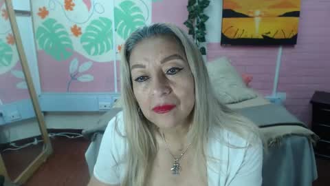 Snapshot of desire_latin chatting on 09-16-25, 03:35 VALERIA online show from 09-16-25, 03:35