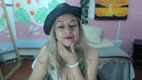 Snapshot of desire_latin chatting on 09-24-25, 03:37 VALERIA online show from 09-24-25, 03:37