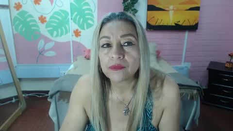 Snapshot of desire_latin chatting on 10-03-25, 05:54 VALERIA online show from 10-03-25, 05:54