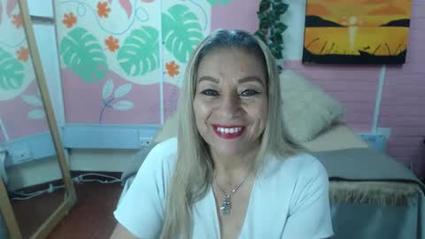 Snapshot of desire_latin chatting on 10-15-25, 03:45 VALERIA online show from 10-15-25, 03:45