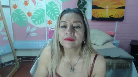Snapshot of desire_latin chatting on 11-05-25, 04:29 VALERIA online show from 11-05-25, 04:29