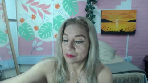 Snapshot of desire_latin chatting on 11-13-25, 03:33 VALERIA online show from 11-13-25, 03:33