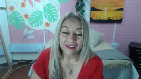 Snapshot of desire_latin chatting on 11-27-25, 04:31 VALERIA online show from 11-27-25, 04:31