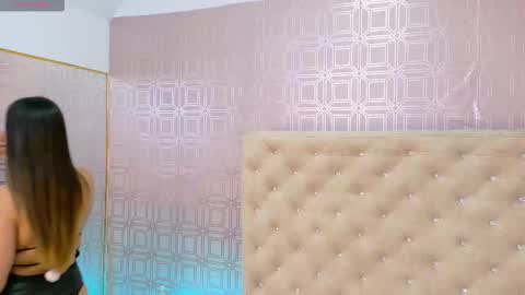 Sara Desire online show from 11-22-25, 12:15