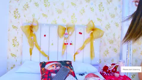 Snapshot of desire_sara chatting on 12-18-25, 12:22 Sara Desire online show from 12-18-25, 12:22