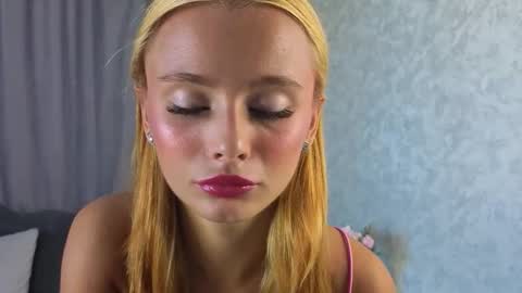 Snapshot of desireeclipse chatting on 09-12-25, 06:35 Willow online show from 09-12-25, 06:35