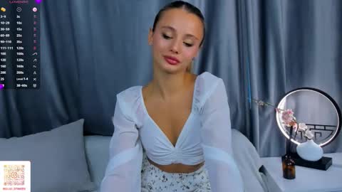 Snapshot of desireeclipse chatting on 11-28-25, 06:27 Willow online show from 11-28-25, 06:27