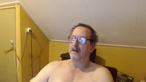 Snapshot of destelp chatting on 09-28-25, 06:57 destelp online show from 09-28-25, 06:57